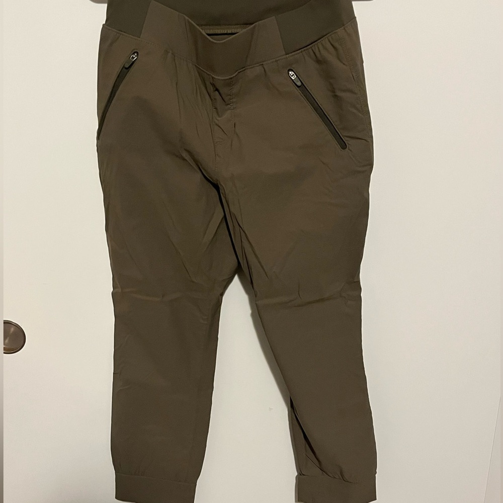 Eddie Bauer olive green capris size 2